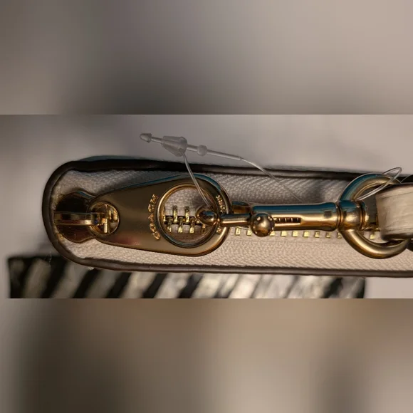 Coach Pebbled Leather Wallet /Wristlet Set in CHALK (White) - Picture 3 of 14